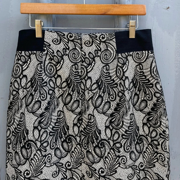 Bill Blass New York, black/ivory lace high waisted skirt with pockets, size 10 - Picture 2 of 12